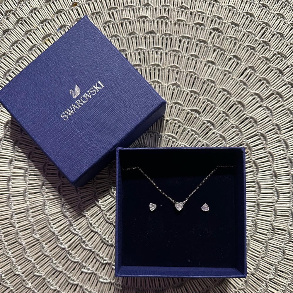 Swarovski Attract Heart necklace and earrings set (NEW)